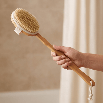 Luméra™ Reach Body Brush